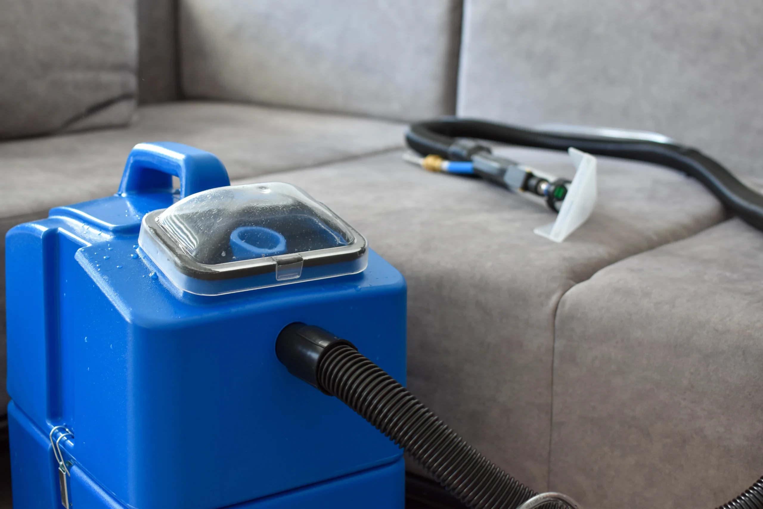 Pranie tapicerki metodą ekstrakcyjną Sabrina SW15