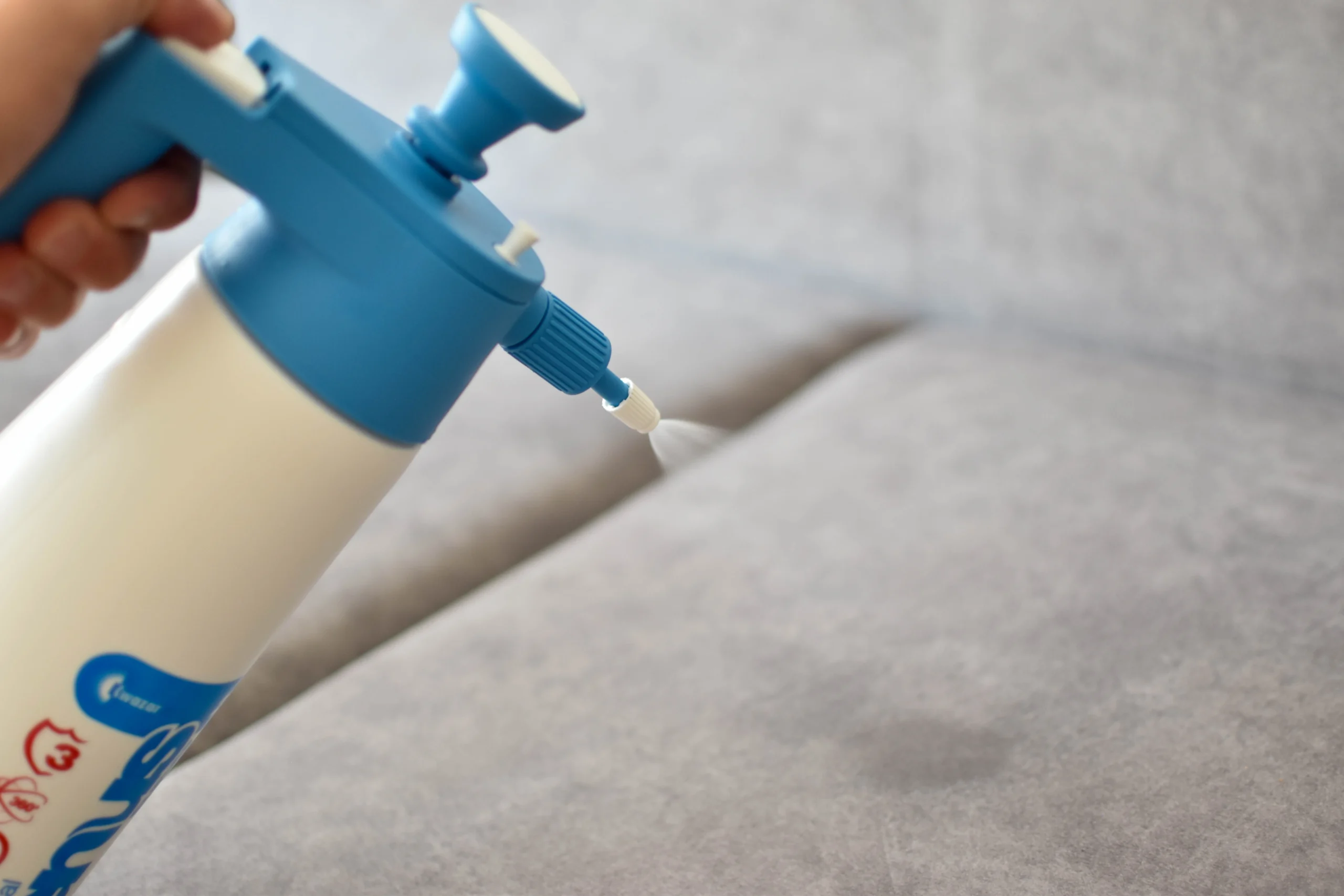 Krok 2. Rozpuszczanie zabrudzeń - prespray